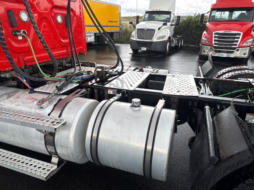 Day Cab Tractor-Heavy Duty Tractors-Freightliner-2019-T11664ST-Fresno-CA-416,341\n\t\tmiles-$ 41,750 - Image 17