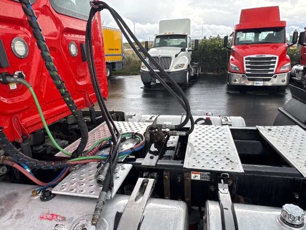 Day Cab Tractor-Heavy Duty Tractors-Freightliner-2019-T11664ST-Fresno-CA-416,341\n\t\tmiles-$ 41,750 - Image 18