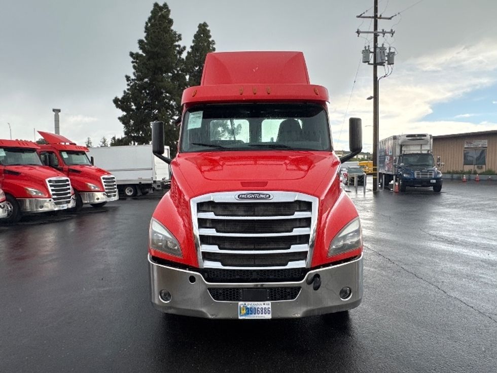 Day Cab Tractor-Heavy Duty Tractors-Freightliner-2019-T11664ST-Fresno-CA-416,341\n\t\tmiles-$ 41,750 - Image 2