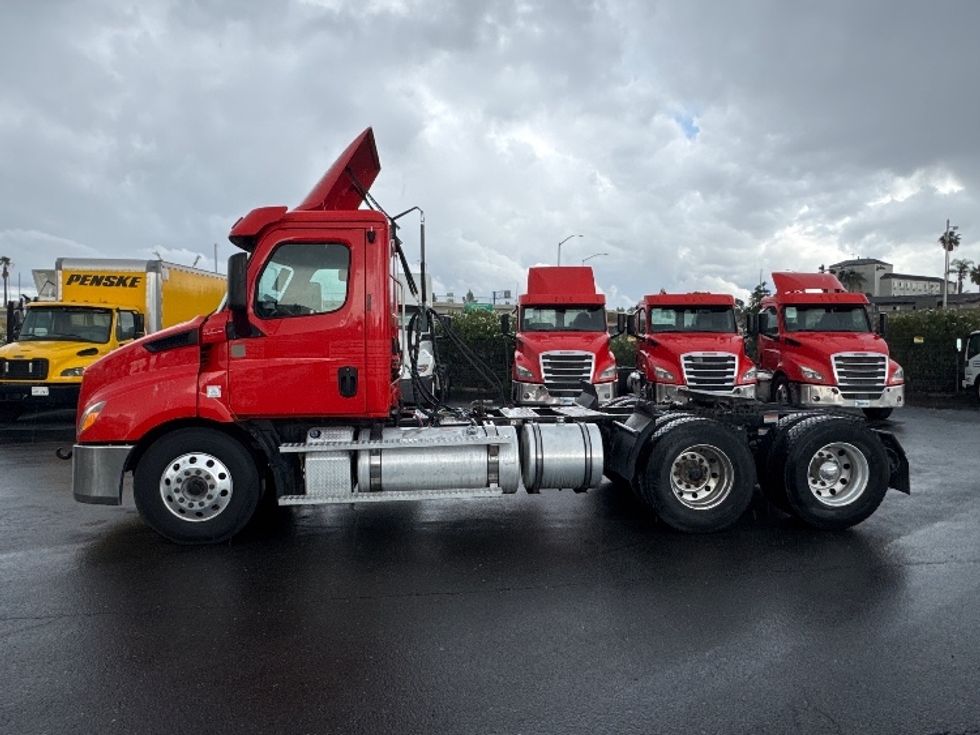 Day Cab Tractor-Heavy Duty Tractors-Freightliner-2019-T11664ST-Fresno-CA-416,341\n\t\tmiles-$ 41,750 - Image 4