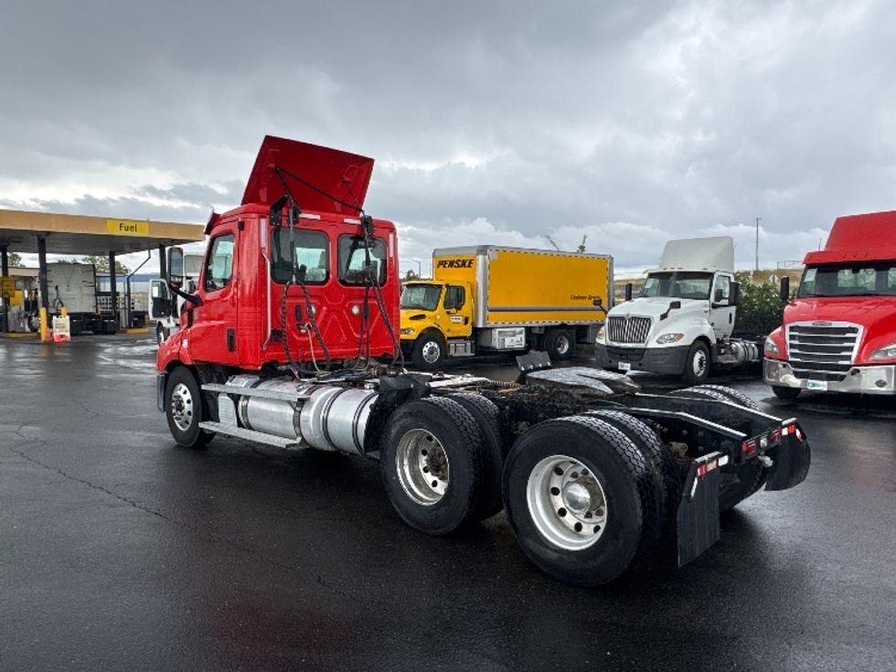 Day Cab Tractor-Heavy Duty Tractors-Freightliner-2019-T11664ST-Fresno-CA-416,341\n\t\tmiles-$ 41,750 - Image 5