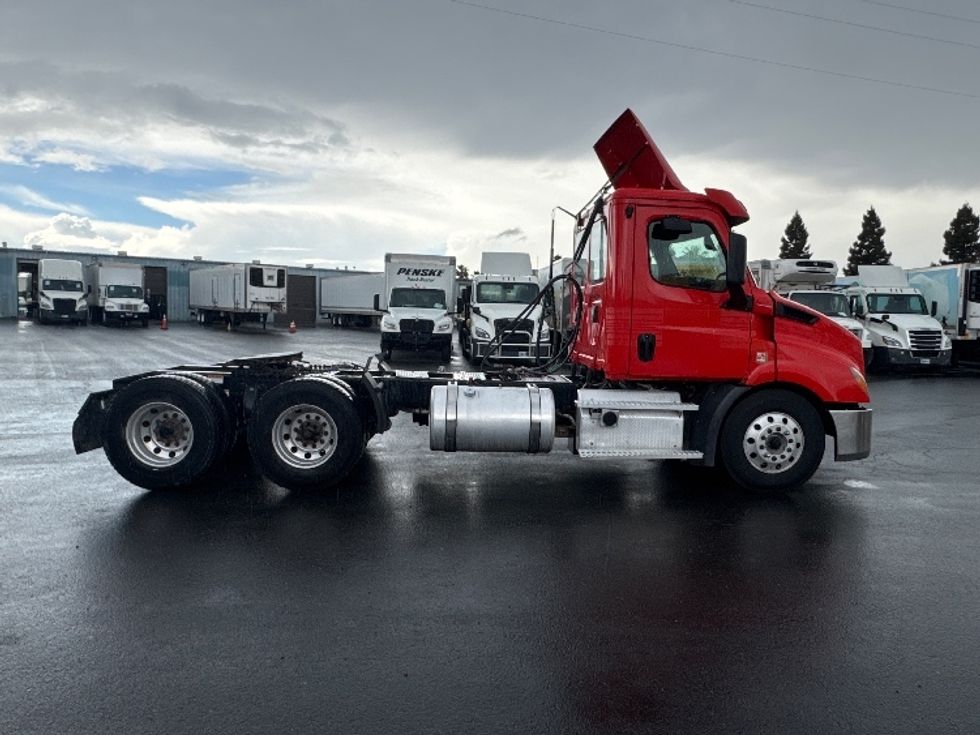 Day Cab Tractor-Heavy Duty Tractors-Freightliner-2019-T11664ST-Fresno-CA-416,341\n\t\tmiles-$ 41,750 - Image 8