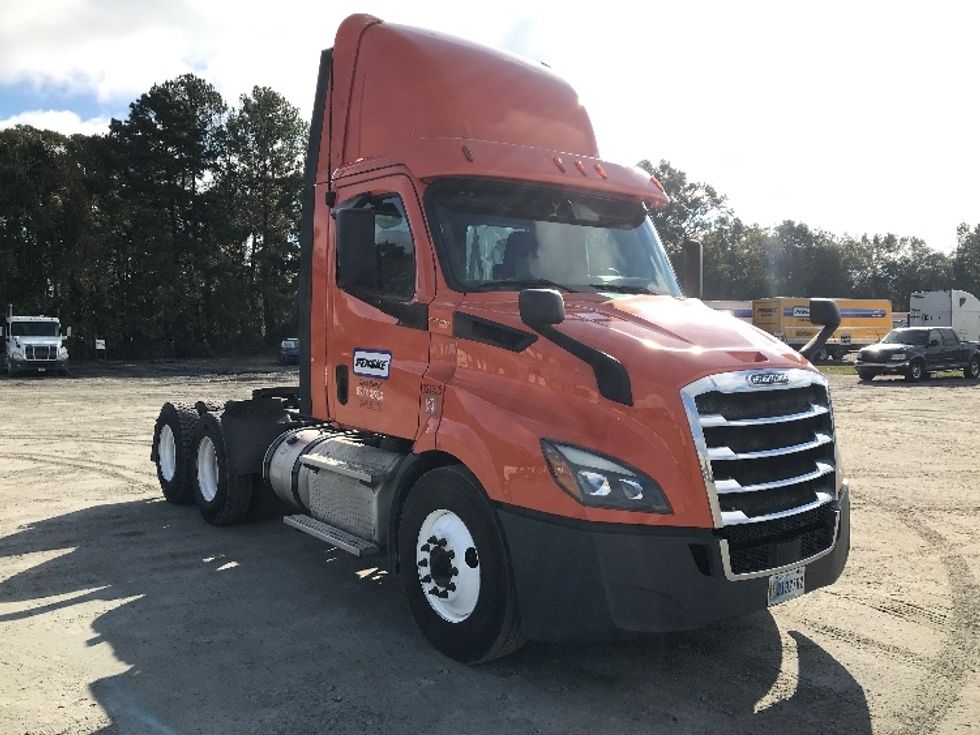 Day Cab Tractor-Heavy Duty Tractors-Freightliner-2019-T11664ST-Garden City-GA-522,193\n\t\tmiles-$ 38,250 - Image 1