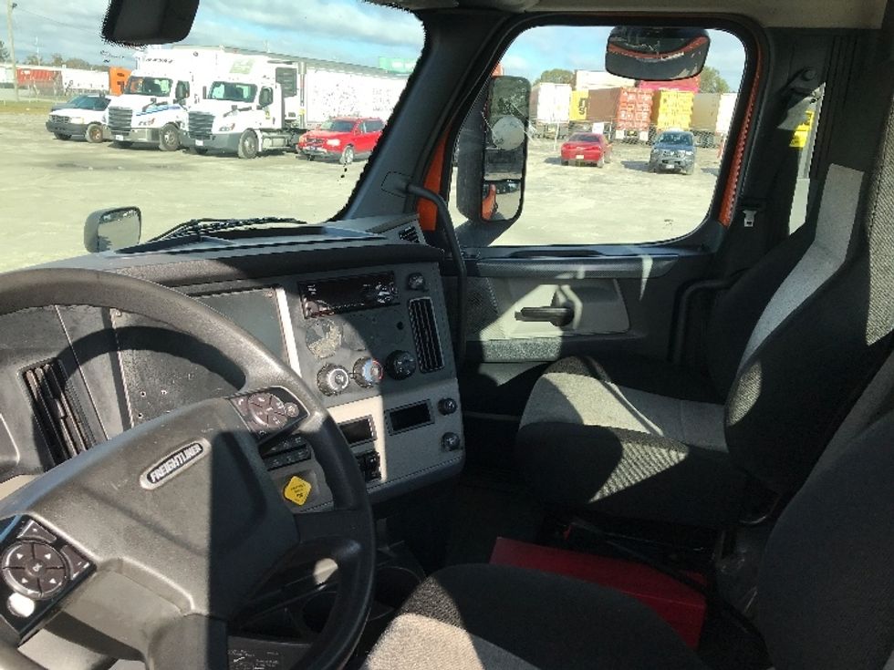 Day Cab Tractor-Heavy Duty Tractors-Freightliner-2019-T11664ST-Garden City-GA-522,193\n\t\tmiles-$ 38,250 - Image 10