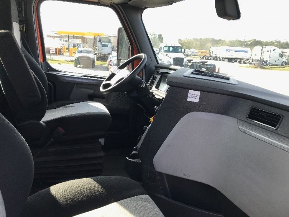Day Cab Tractor-Heavy Duty Tractors-Freightliner-2019-T11664ST-Garden City-GA-522,193\n\t\tmiles-$ 38,250 - Image 14
