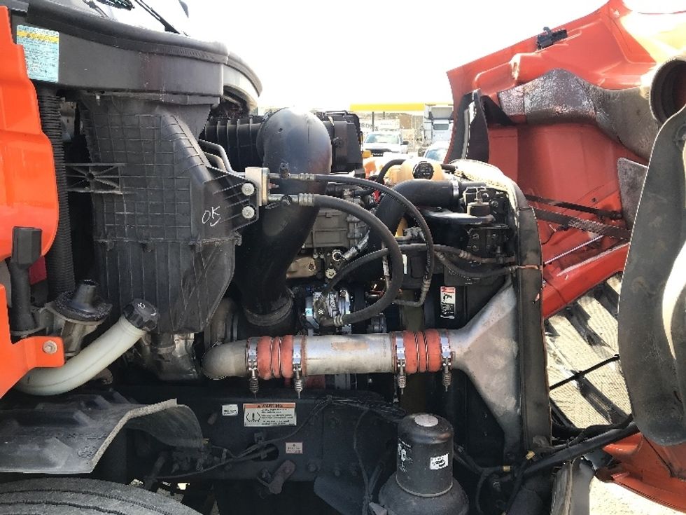 Day Cab Tractor-Heavy Duty Tractors-Freightliner-2019-T11664ST-Garden City-GA-522,193\n\t\tmiles-$ 38,250 - Image 15