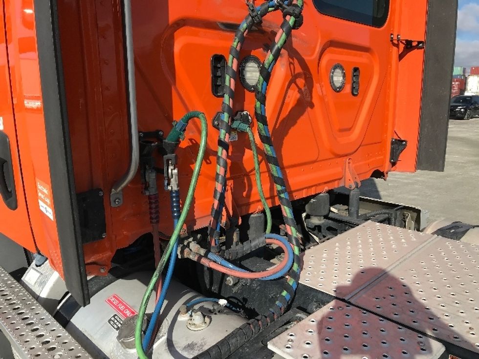 Day Cab Tractor-Heavy Duty Tractors-Freightliner-2019-T11664ST-Garden City-GA-522,193\n\t\tmiles-$ 38,250 - Image 17