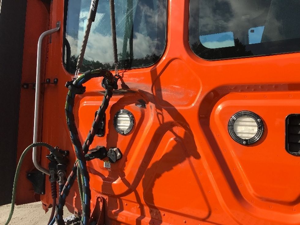 Day Cab Tractor-Heavy Duty Tractors-Freightliner-2019-T11664ST-Garden City-GA-522,193\n\t\tmiles-$ 38,250 - Image 18