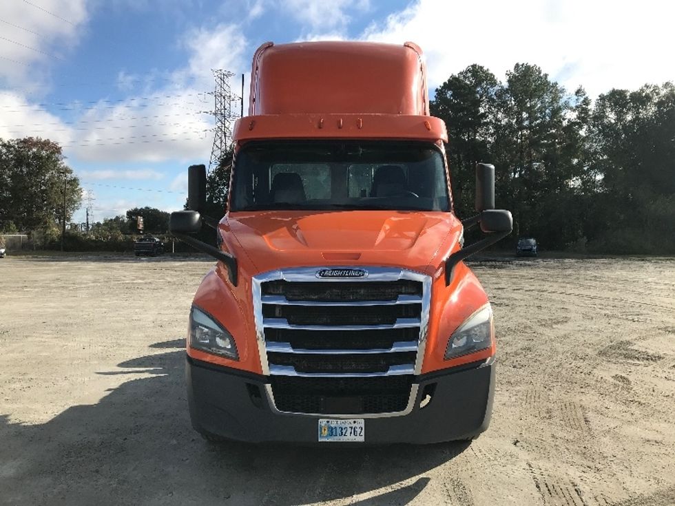 Day Cab Tractor-Heavy Duty Tractors-Freightliner-2019-T11664ST-Garden City-GA-522,193\n\t\tmiles-$ 38,250 - Image 2