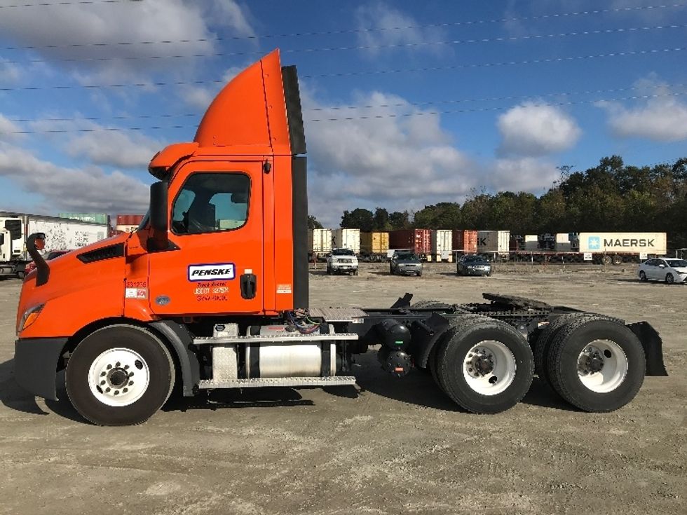 Day Cab Tractor-Heavy Duty Tractors-Freightliner-2019-T11664ST-Garden City-GA-522,193\n\t\tmiles-$ 38,250 - Image 22