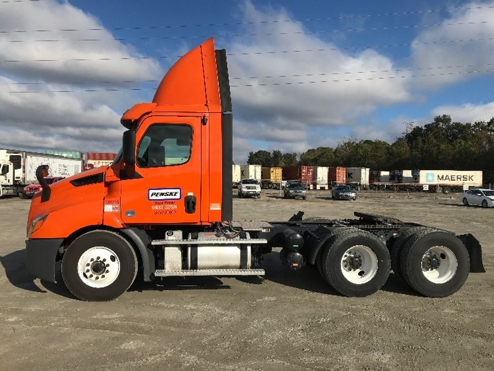 Day Cab Tractor-Heavy Duty Tractors-Freightliner-2019-T11664ST-Garden City-GA-522,193\n\t\tmiles-$ 38,250 - Image 4