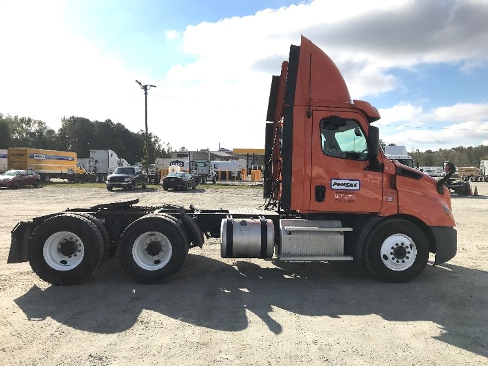 Day Cab Tractor-Heavy Duty Tractors-Freightliner-2019-T11664ST-Garden City-GA-522,193\n\t\tmiles-$ 38,250 - Image 8