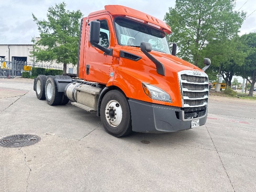 Day Cab Tractor-Heavy Duty Tractors-Freightliner-2019-T11664ST-Garland-TX-344,830\n\t\tmiles-$ 46,000 - Image 1