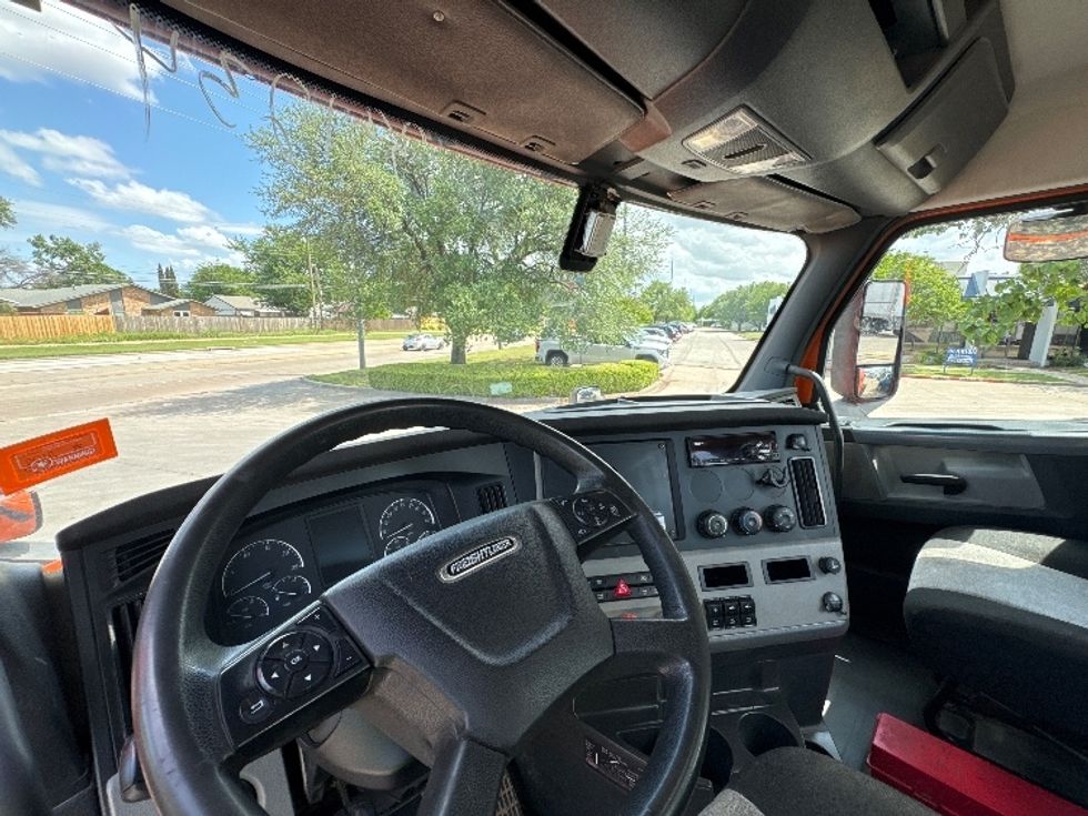 Day Cab Tractor-Heavy Duty Tractors-Freightliner-2019-T11664ST-Garland-TX-344,830\n\t\tmiles-$ 46,000 - Image 10
