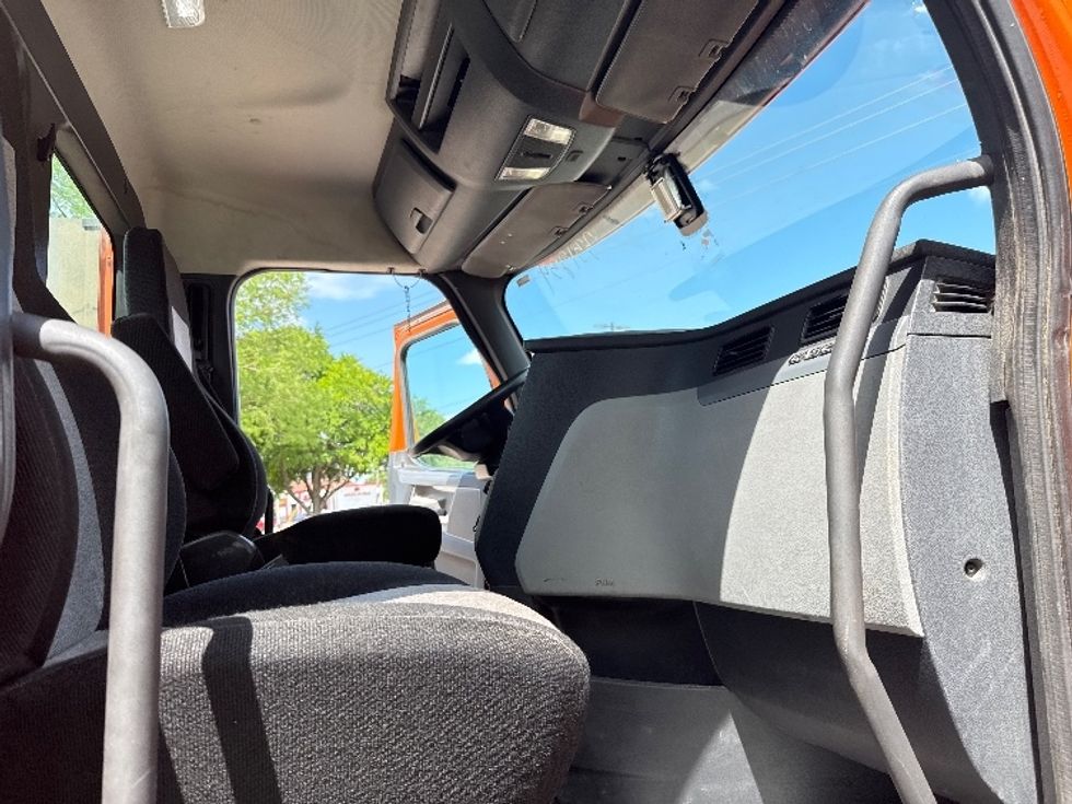 Day Cab Tractor-Heavy Duty Tractors-Freightliner-2019-T11664ST-Garland-TX-344,830\n\t\tmiles-$ 46,000 - Image 12