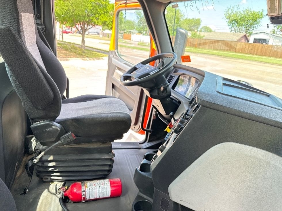 Day Cab Tractor-Heavy Duty Tractors-Freightliner-2019-T11664ST-Garland-TX-344,830\n\t\tmiles-$ 46,000 - Image 14