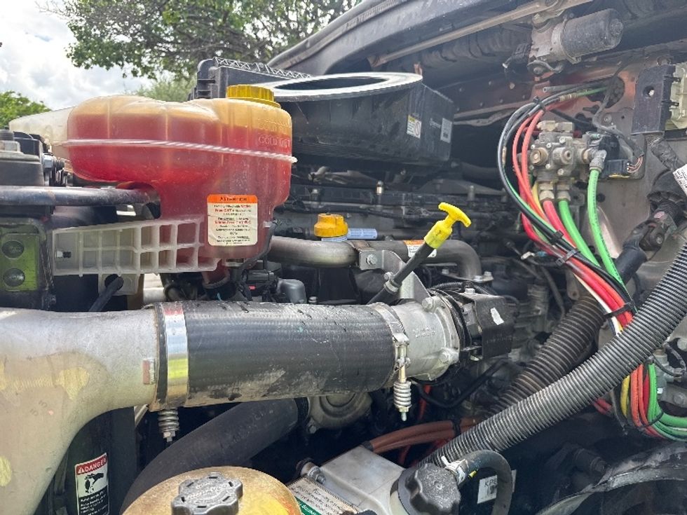 Day Cab Tractor-Heavy Duty Tractors-Freightliner-2019-T11664ST-Garland-TX-344,830\n\t\tmiles-$ 46,000 - Image 16