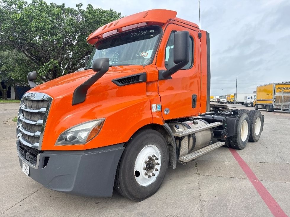 Day Cab Tractor-Heavy Duty Tractors-Freightliner-2019-T11664ST-Garland-TX-344,830\n\t\tmiles-$ 46,000 - Image 3
