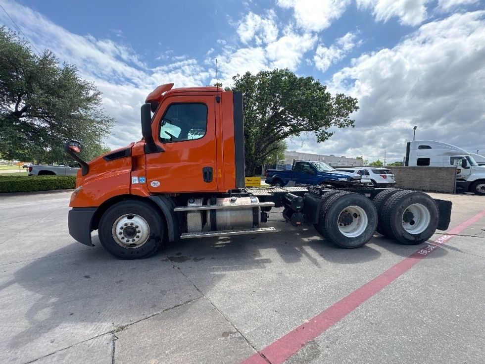 Day Cab Tractor-Heavy Duty Tractors-Freightliner-2019-T11664ST-Garland-TX-344,830\n\t\tmiles-$ 46,000 - Image 4