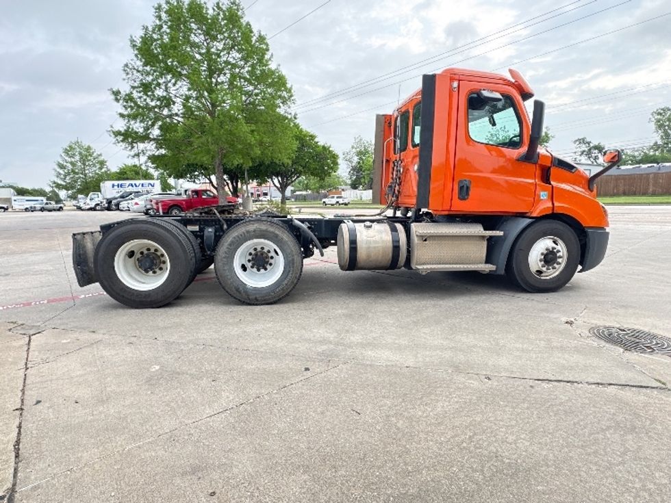 Day Cab Tractor-Heavy Duty Tractors-Freightliner-2019-T11664ST-Garland-TX-344,830\n\t\tmiles-$ 46,000 - Image 8