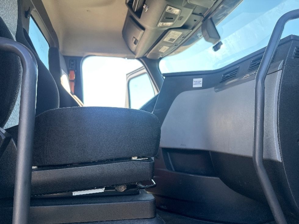 Day Cab Tractor-Heavy Duty Tractors-Freightliner-2019-T11664ST-Grand Prairie-TX-605,724\n\t\tmiles-$ 37,250 - Image 14