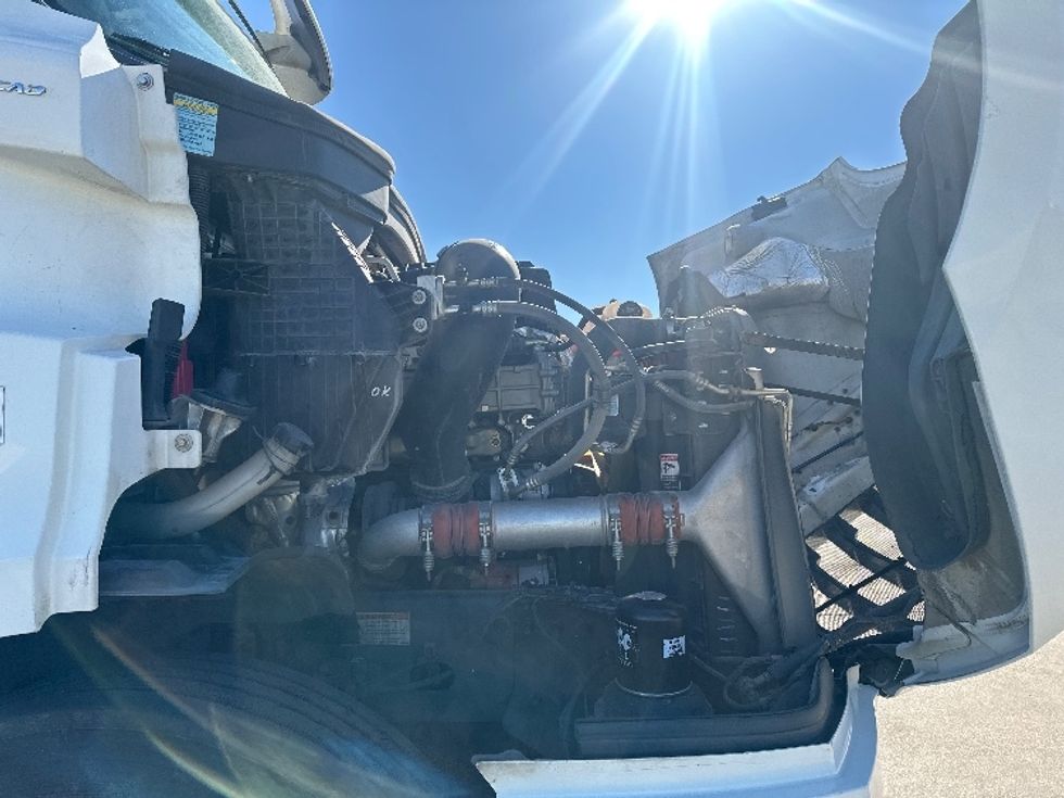 Day Cab Tractor-Heavy Duty Tractors-Freightliner-2019-T11664ST-Grand Prairie-TX-605,724\n\t\tmiles-$ 37,250 - Image 15