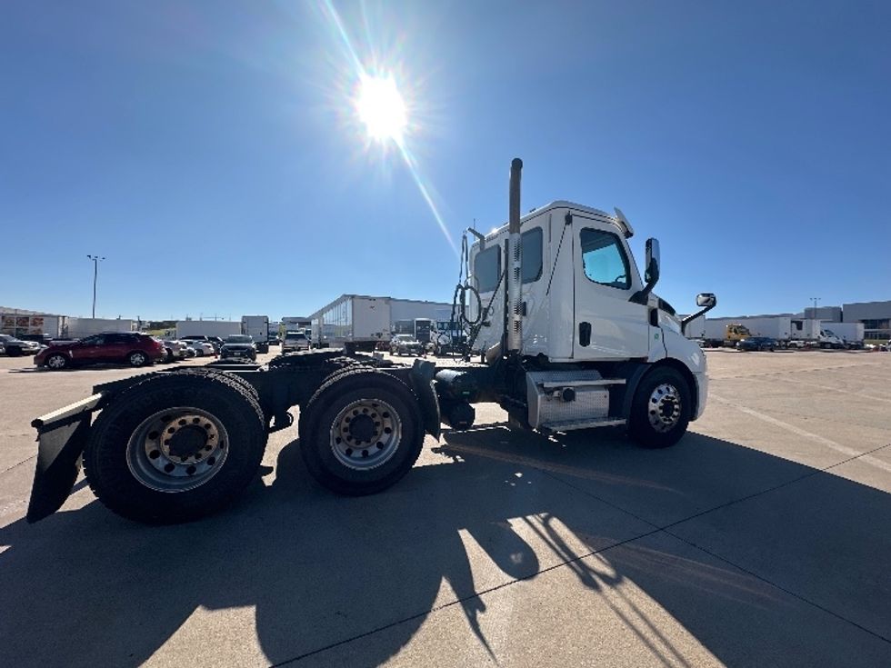 Day Cab Tractor-Heavy Duty Tractors-Freightliner-2019-T11664ST-Grand Prairie-TX-605,724\n\t\tmiles-$ 37,250 - Image 8