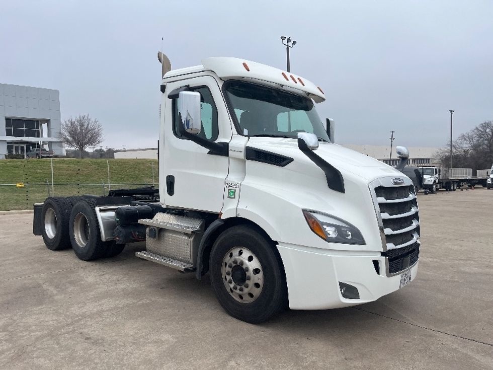 Day Cab Tractor-Heavy Duty Tractors-Freightliner-2019-T11664ST-Grand Prairie-TX-618,300\n\t\tmiles-$ 35,750 - Image 1