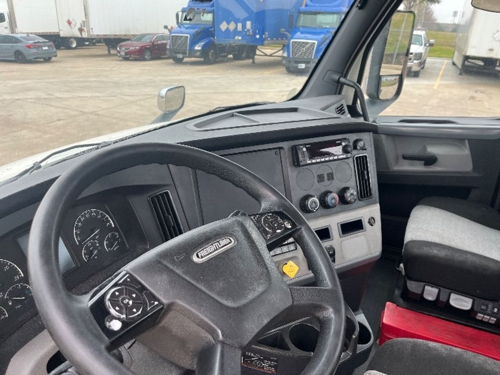 Day Cab Tractor-Heavy Duty Tractors-Freightliner-2019-T11664ST-Grand Prairie-TX-618,300\n\t\tmiles-$ 35,750 - Image 10
