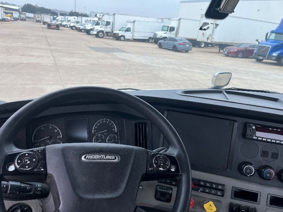 Day Cab Tractor-Heavy Duty Tractors-Freightliner-2019-T11664ST-Grand Prairie-TX-618,300\n\t\tmiles-$ 35,750 - Image 11