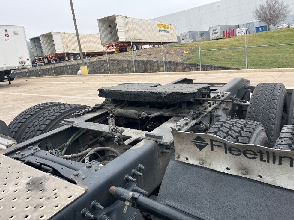 Day Cab Tractor-Heavy Duty Tractors-Freightliner-2019-T11664ST-Grand Prairie-TX-618,300\n\t\tmiles-$ 35,750 - Image 17