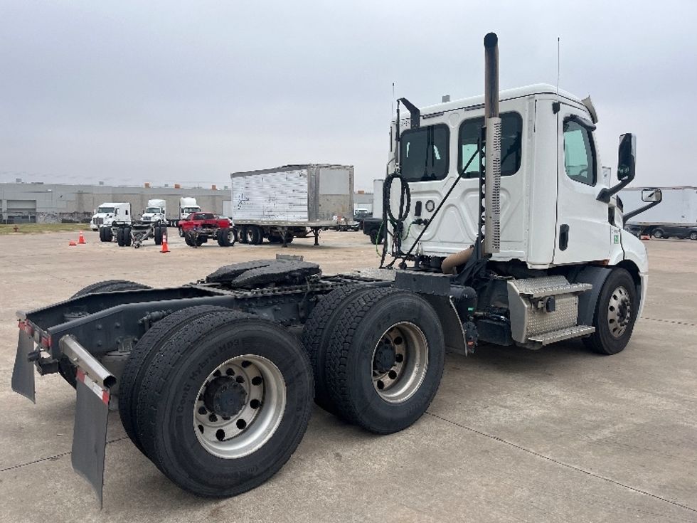 Day Cab Tractor-Heavy Duty Tractors-Freightliner-2019-T11664ST-Grand Prairie-TX-618,300\n\t\tmiles-$ 35,750 - Image 7