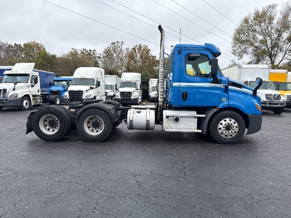 Day Cab Tractor-Heavy Duty Tractors-Freightliner-2019-T11664ST-Greensboro-NC-195,663\n\t\tmiles-$ 54,750 - Image 8