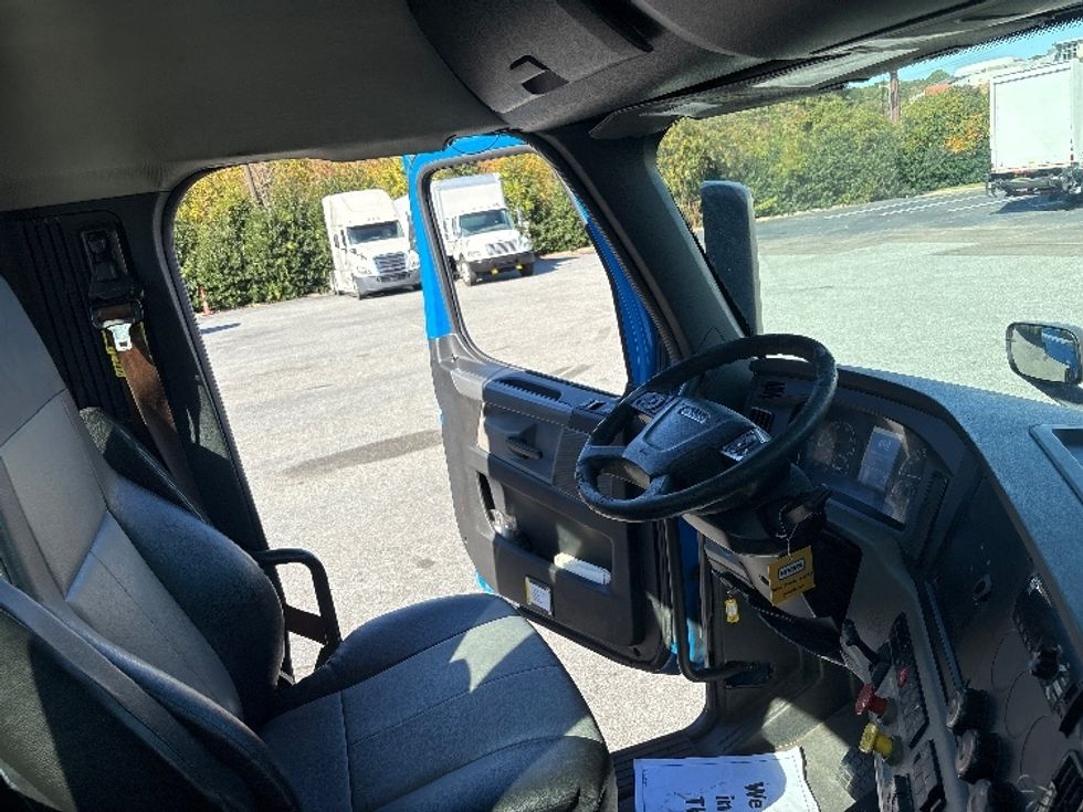 Day Cab Tractor-Heavy Duty Tractors-Freightliner-2019-T11664ST-Greensboro-NC-230,912\n\t\tmiles-$ 52,750 - Image 14