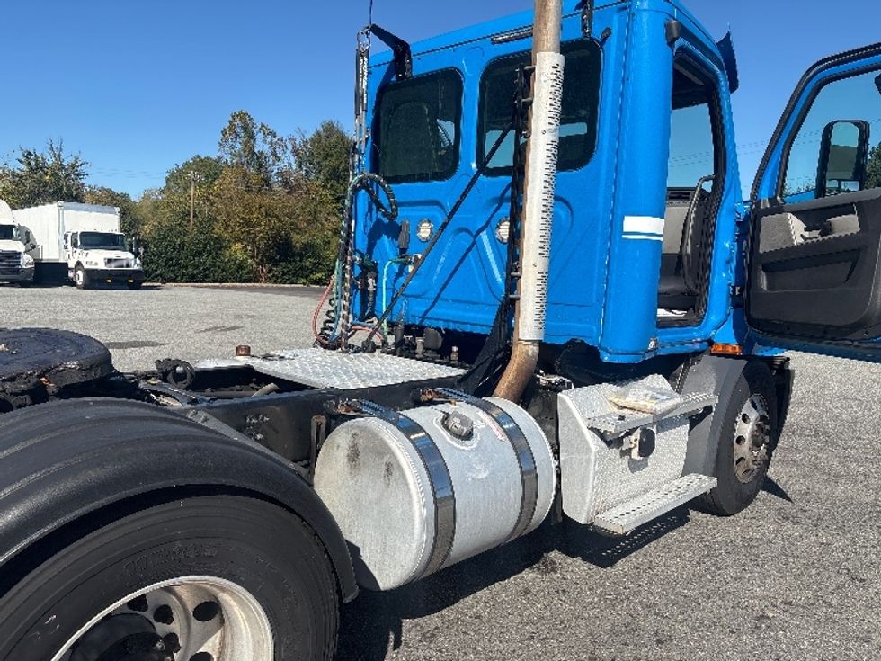 Day Cab Tractor-Heavy Duty Tractors-Freightliner-2019-T11664ST-Greensboro-NC-230,912\n\t\tmiles-$ 52,750 - Image 17