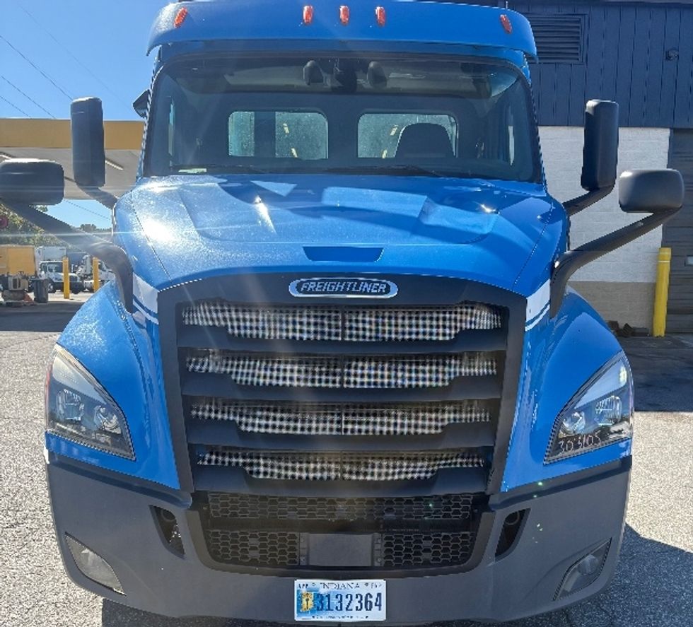 Day Cab Tractor-Heavy Duty Tractors-Freightliner-2019-T11664ST-Greensboro-NC-230,912\n\t\tmiles-$ 52,750 - Image 2