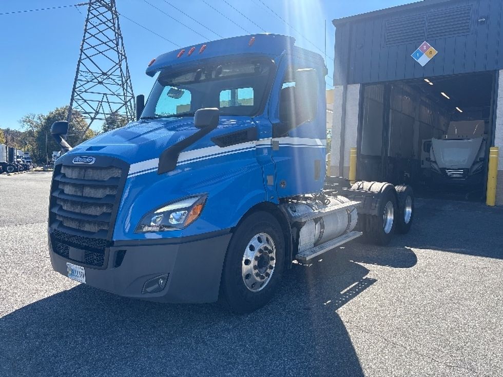 Day Cab Tractor-Heavy Duty Tractors-Freightliner-2019-T11664ST-Greensboro-NC-230,912\n\t\tmiles-$ 52,750 - Image 3
