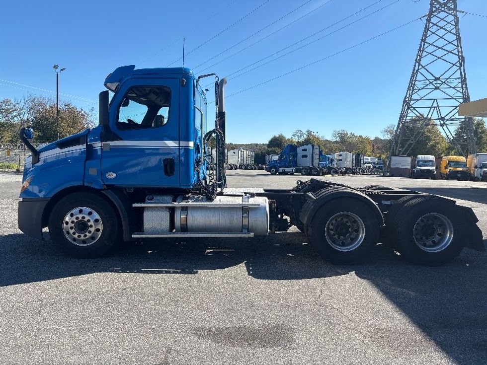 Day Cab Tractor-Heavy Duty Tractors-Freightliner-2019-T11664ST-Greensboro-NC-230,912\n\t\tmiles-$ 52,750 - Image 4