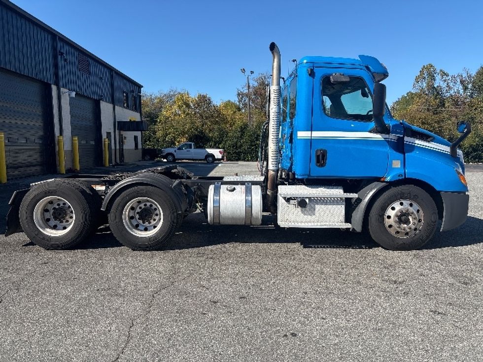 Day Cab Tractor-Heavy Duty Tractors-Freightliner-2019-T11664ST-Greensboro-NC-230,912\n\t\tmiles-$ 52,750 - Image 8