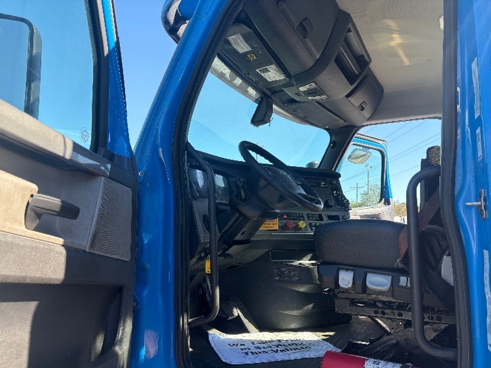 Day Cab Tractor-Heavy Duty Tractors-Freightliner-2019-T11664ST-Greensboro-NC-230,912\n\t\tmiles-$ 52,750 - Image 9