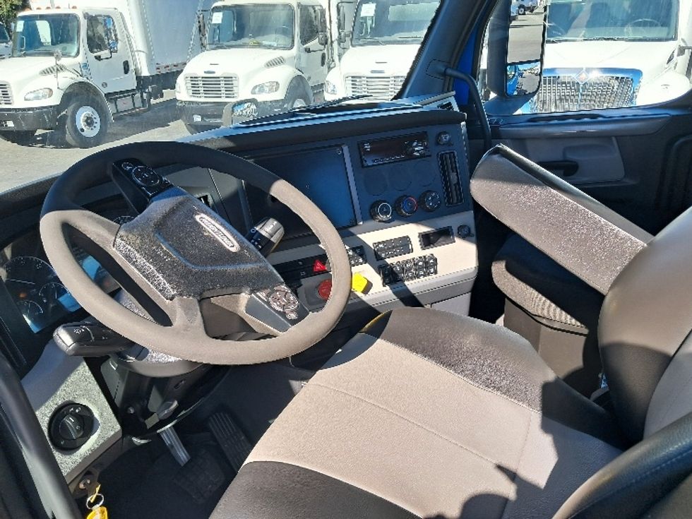Day Cab Tractor-Heavy Duty Tractors-Freightliner-2019-T11664ST-Greensboro-NC-286,230\n\t\tmiles-$ 49,000 - Image 10