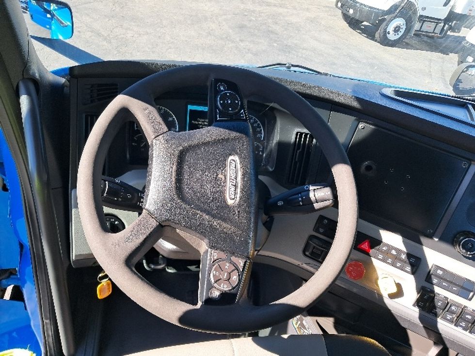 Day Cab Tractor-Heavy Duty Tractors-Freightliner-2019-T11664ST-Greensboro-NC-286,230\n\t\tmiles-$ 49,000 - Image 11