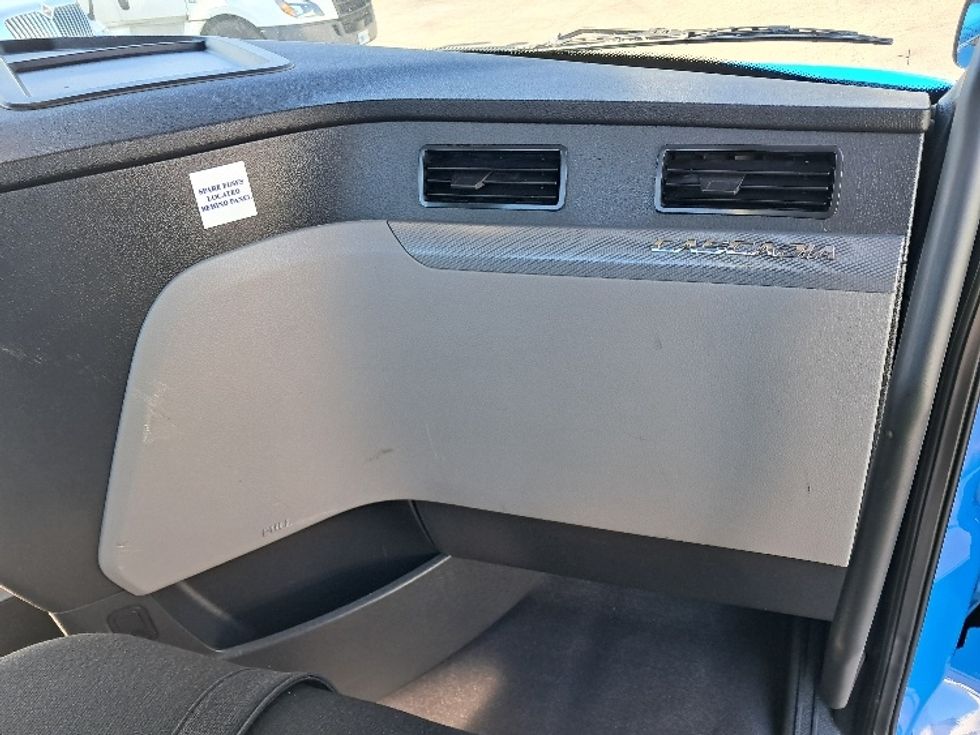 Day Cab Tractor-Heavy Duty Tractors-Freightliner-2019-T11664ST-Greensboro-NC-286,230\n\t\tmiles-$ 49,000 - Image 13