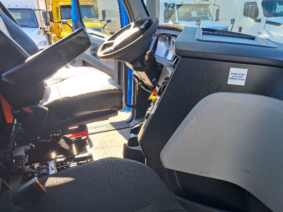 Day Cab Tractor-Heavy Duty Tractors-Freightliner-2019-T11664ST-Greensboro-NC-286,230\n\t\tmiles-$ 49,000 - Image 14