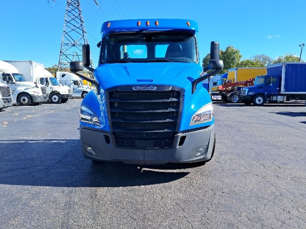 Day Cab Tractor-Heavy Duty Tractors-Freightliner-2019-T11664ST-Greensboro-NC-286,230\n\t\tmiles-$ 49,000 - Image 2