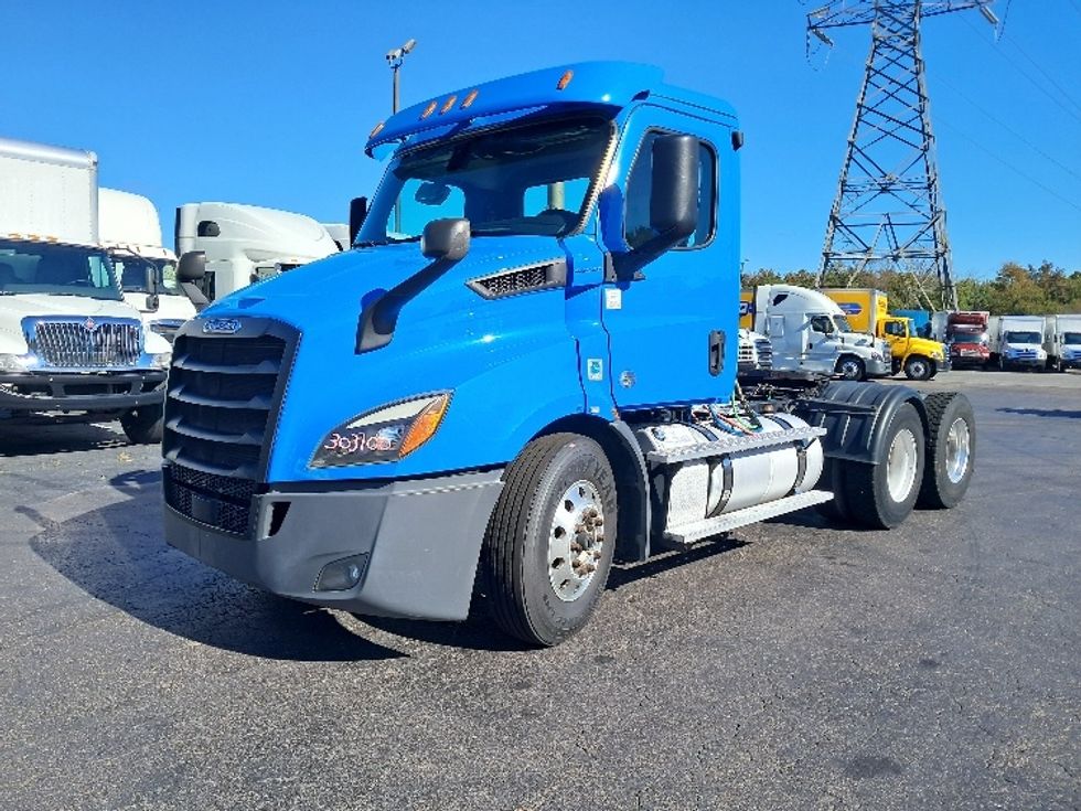 Day Cab Tractor-Heavy Duty Tractors-Freightliner-2019-T11664ST-Greensboro-NC-286,230\n\t\tmiles-$ 49,000 - Image 3
