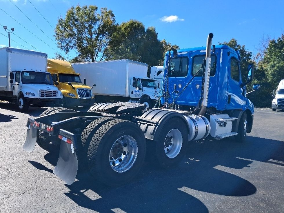 Day Cab Tractor-Heavy Duty Tractors-Freightliner-2019-T11664ST-Greensboro-NC-286,230\n\t\tmiles-$ 49,000 - Image 7