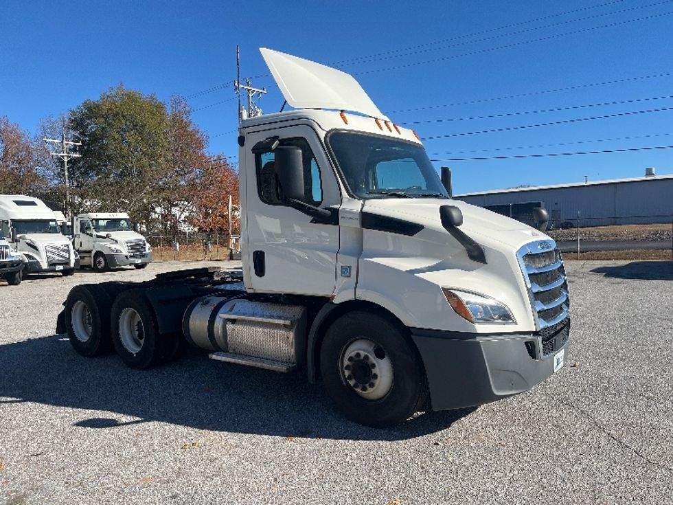 Day Cab Tractor-Heavy Duty Tractors-Freightliner-2019-T11664ST-Greer-SC-420,943\n\t\tmiles-$ 40,500 - Image 1