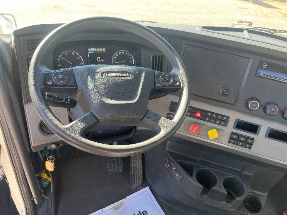 Day Cab Tractor-Heavy Duty Tractors-Freightliner-2019-T11664ST-Greer-SC-420,943\n\t\tmiles-$ 40,500 - Image 11