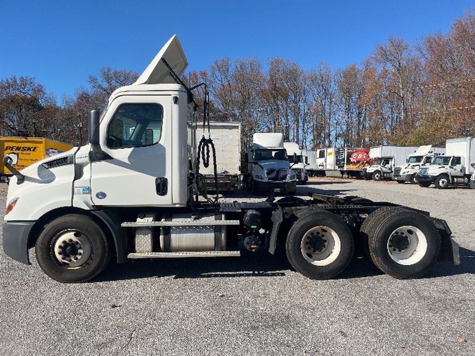 Day Cab Tractor-Heavy Duty Tractors-Freightliner-2019-T11664ST-Greer-SC-420,943\n\t\tmiles-$ 40,500 - Image 4